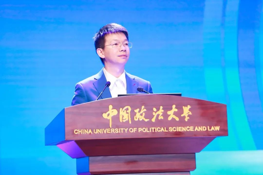 廖鴻程主任在首屆新生代律師高端論壇上發表主題演講：新生代律師的特質、傳承與創新